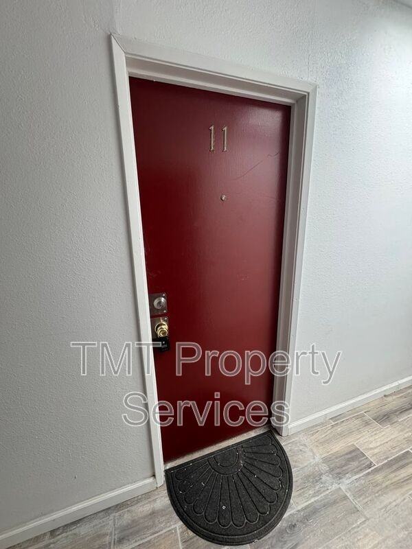 1816 F St #11 - Photo 2 of 7
