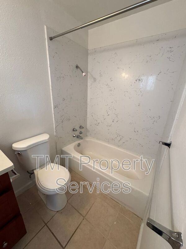 1816 F St #11 - Photo 5 of 7