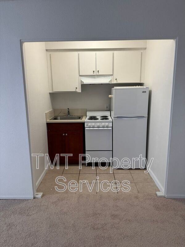 1816 F St #11 - Photo 6 of 7