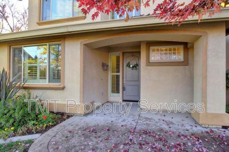 3725 Bella Cruz Ct - Photo 3 of 40