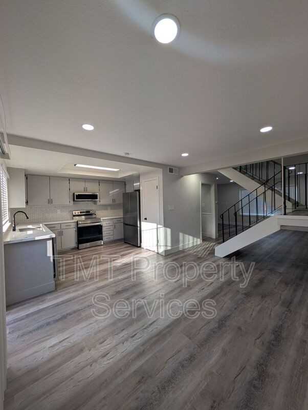 4068 Weymouth Ln - Photo 2 of 16