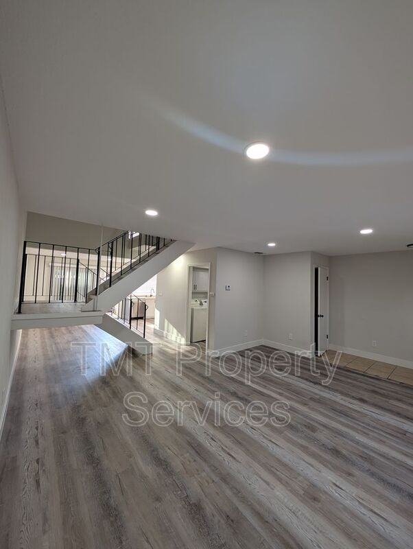 4068 Weymouth Ln - Photo 5 of 16