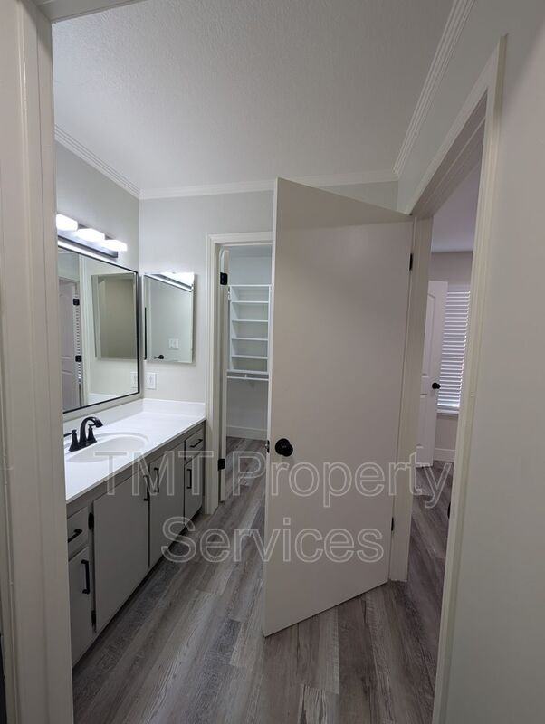 4068 Weymouth Ln - Photo 7 of 16