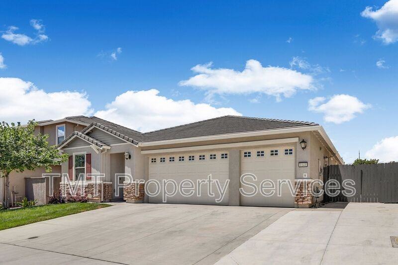 1141 Vista Verde Dr - Photo 2 of 32