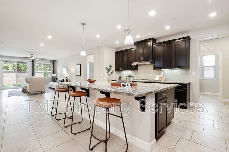 1141 Vista Verde Dr - Photo 3 of 32