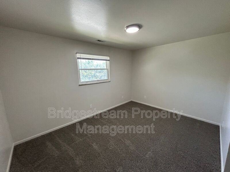 7835 - Photo 5 of 18