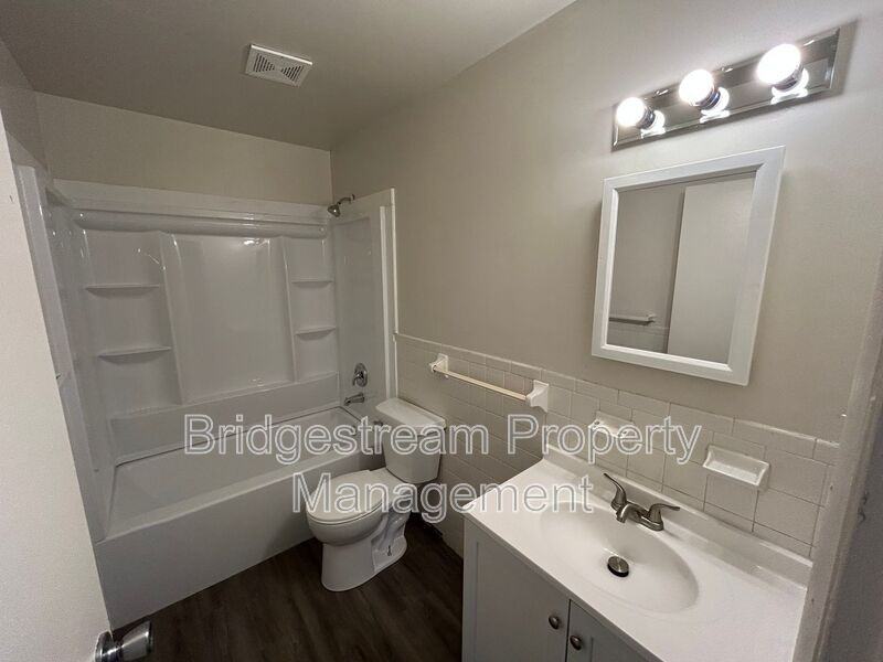 7835 - Photo 6 of 18