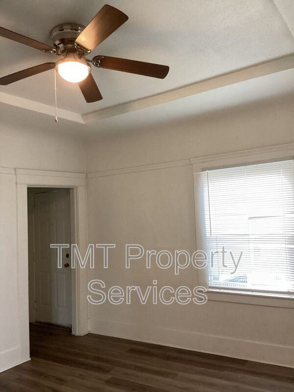 204 W Oak St - Photo 6 of 17