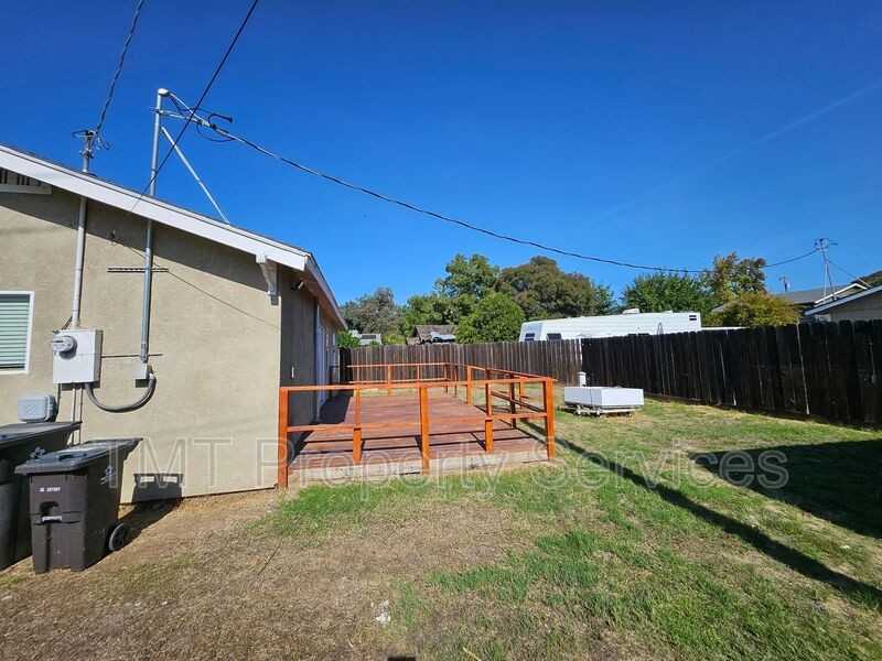 908 S Sinclair Ave - Photo 2 of 16