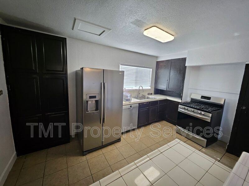 908 S Sinclair Ave - Photo 7 of 16