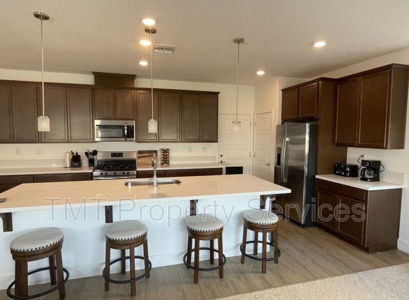 1060 Lyonia Cir - Photo 2 of 15