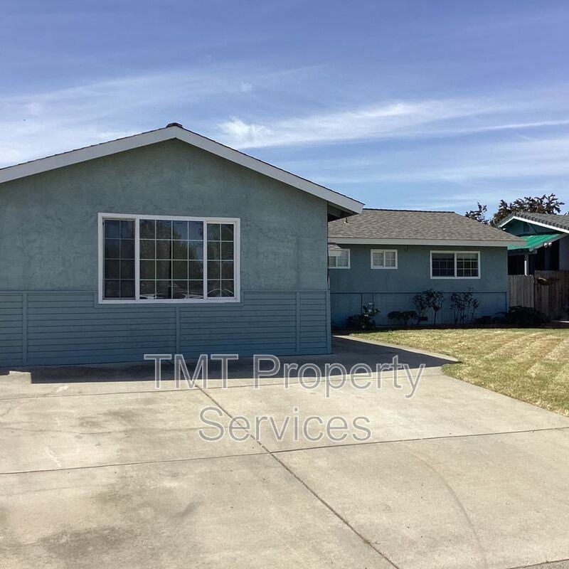 8724 Halverson Dr - Photo 2 of 24