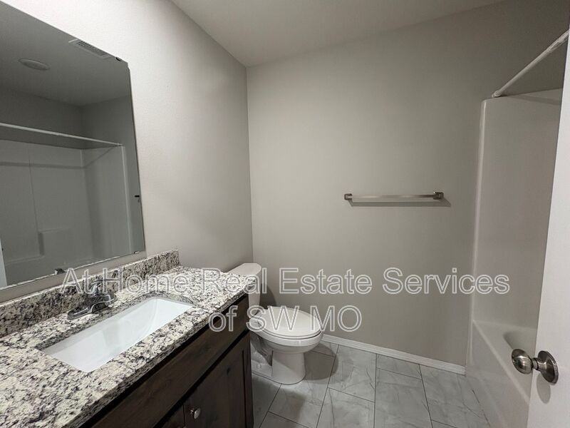 413 E Rosalie St - Photo 6 of 15