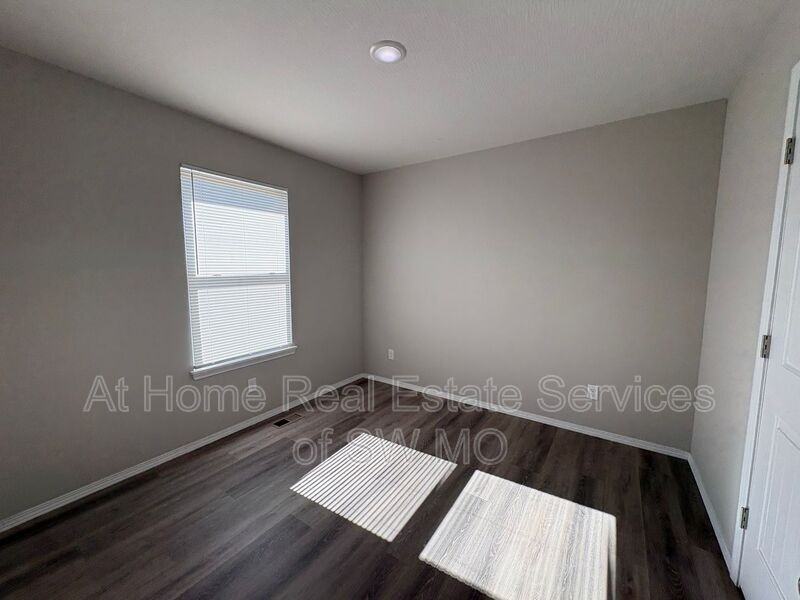 413 E Rosalie St - Photo 7 of 15