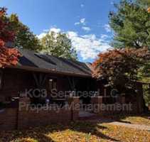 featured image of 615 E 101st Ter