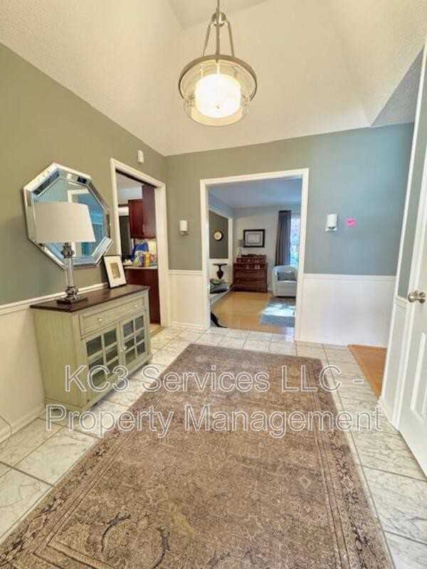 615 E 101st Ter - Photo 2 of 50