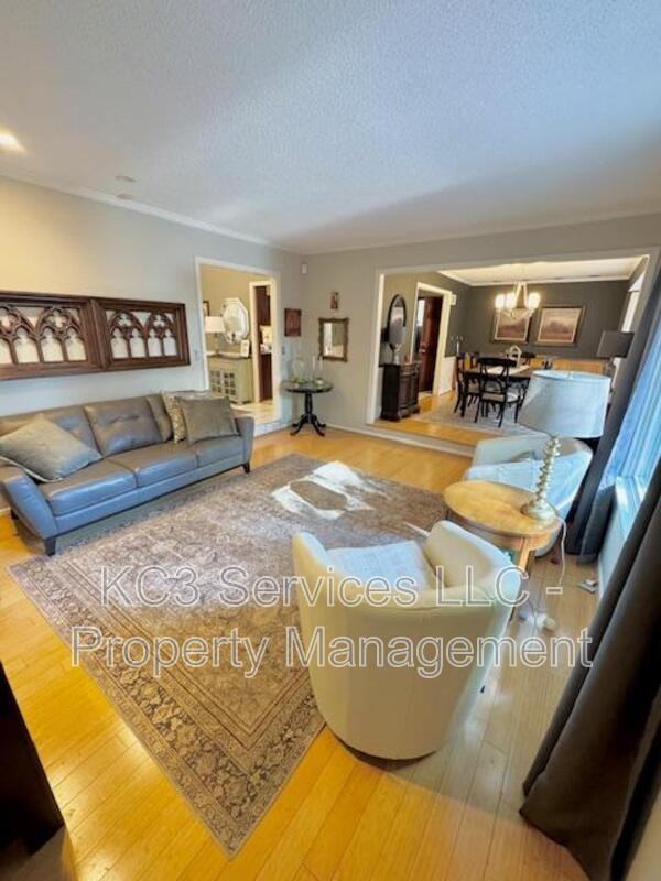 615 E 101st Ter - Photo 7 of 50