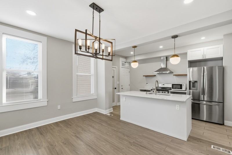 1843 E 29th St - Photo 4 of 17