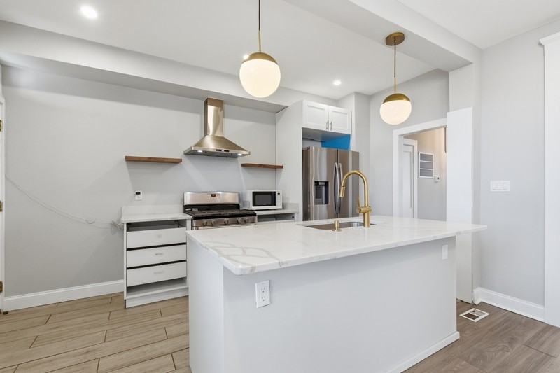 1843 E 29th St - Photo 5 of 17