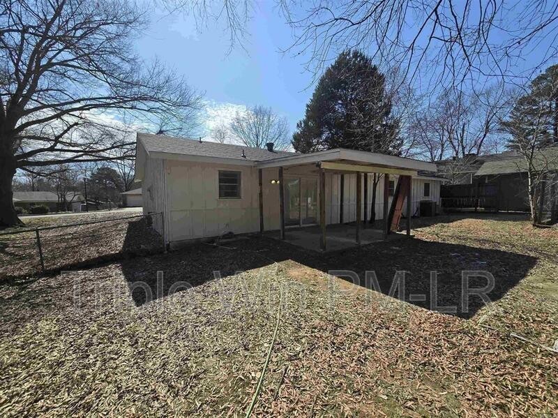 501 Bristol Dr - Photo 3 of 20