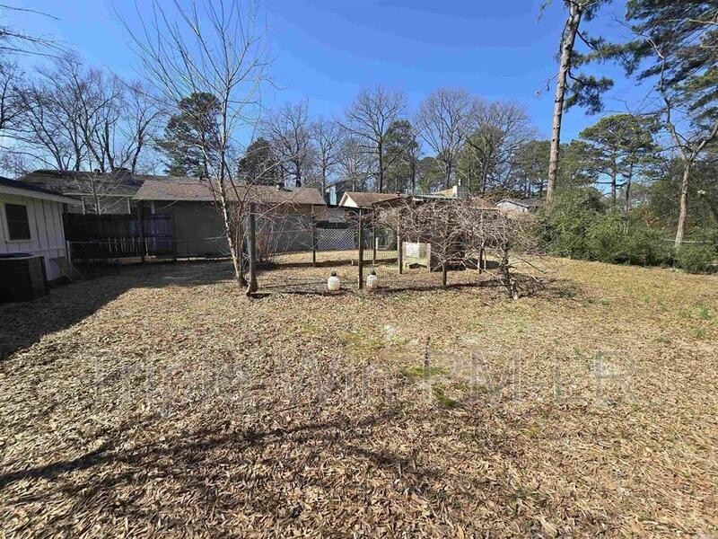 501 Bristol Dr - Photo 4 of 20