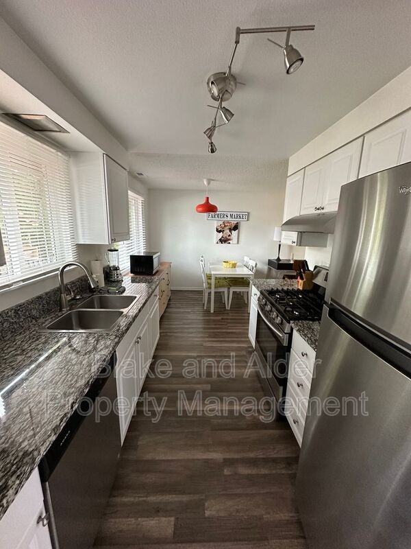 5934 Sw 30th Ave - Photo 2 of 13