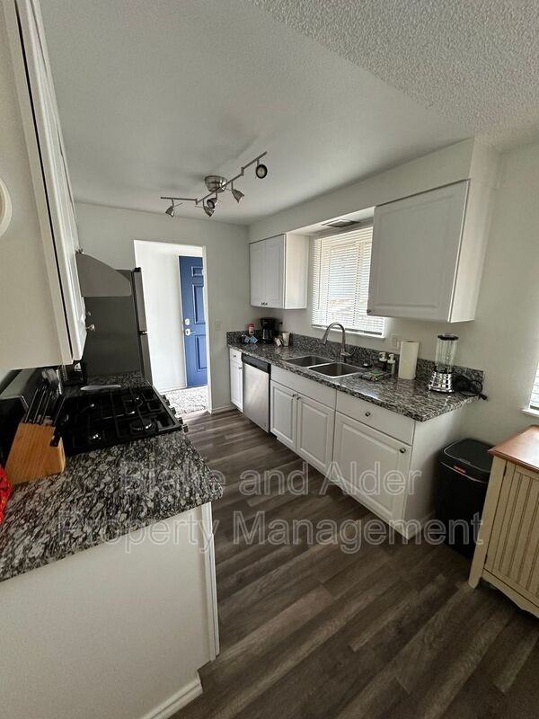 5934 Sw 30th Ave - Photo 3 of 13