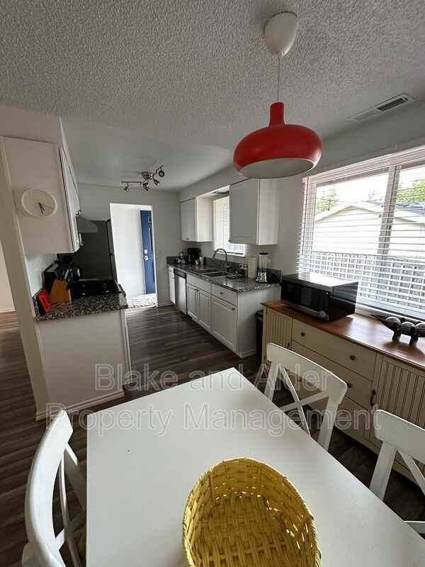 5934 Sw 30th Ave - Photo 5 of 13