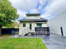 featured image of 3556 Ne Sandy Blvd