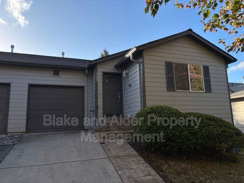 3607 Ne 158th Ave - Photo 2 of 26