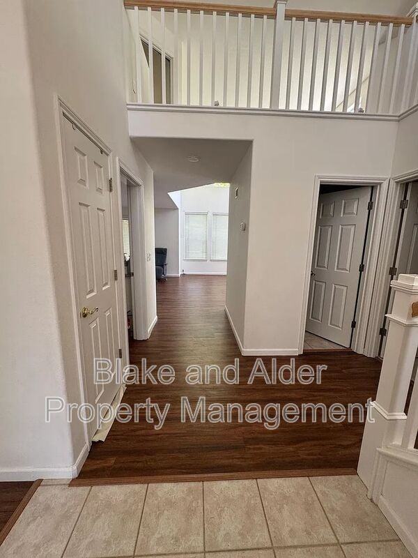 1079 Ne Creeksedge Dr - Photo 2 of 25