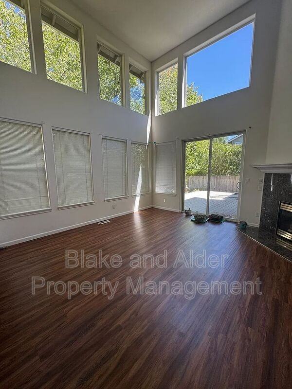 1079 Ne Creeksedge Dr - Photo 4 of 25