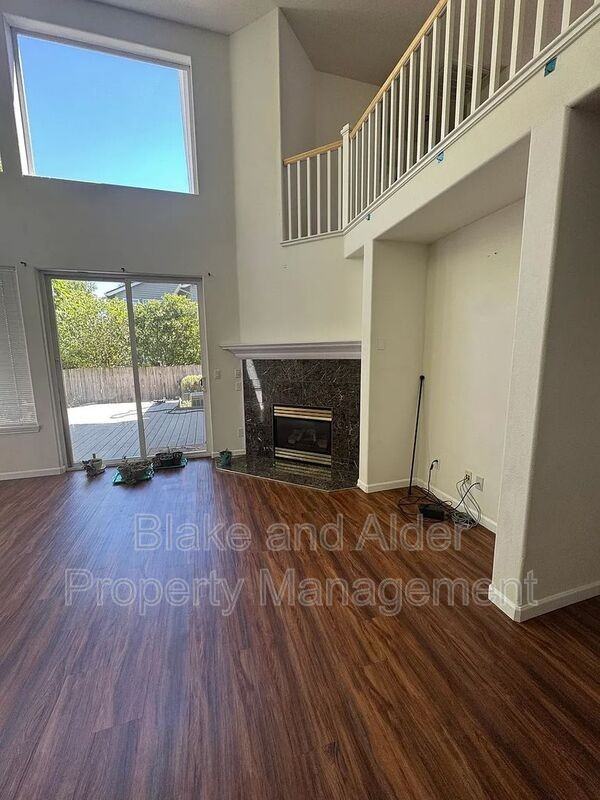 1079 Ne Creeksedge Dr - Photo 5 of 25