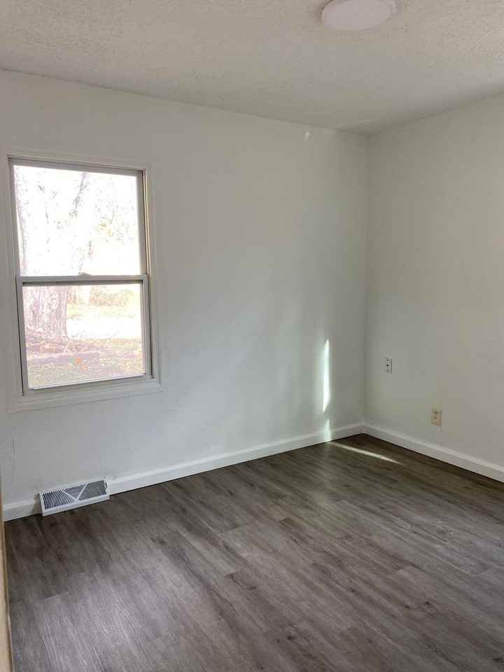 15 Westwood Dr - Photo 4 of 6