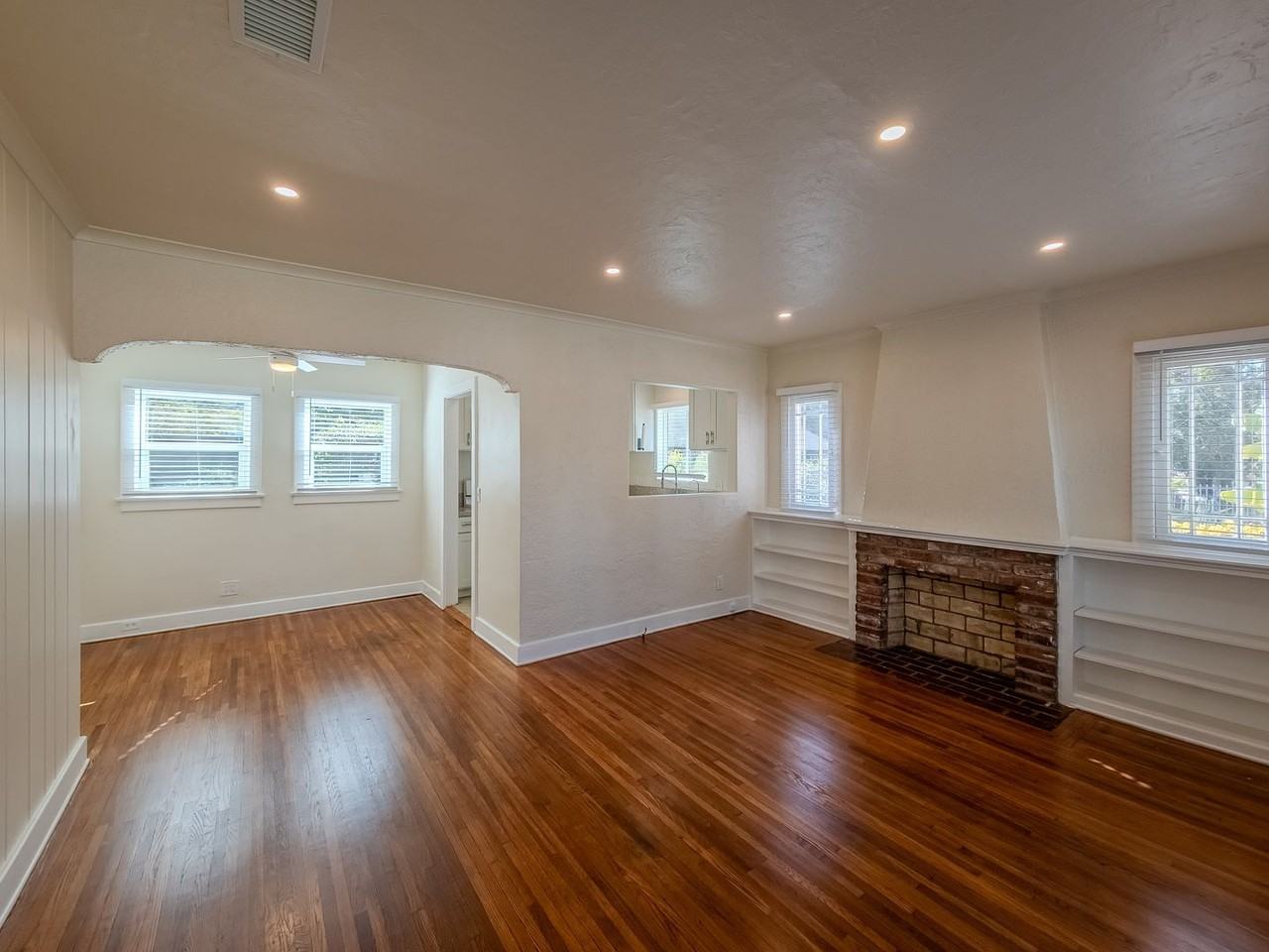 1320 E Maple St - Photo 2 of 27