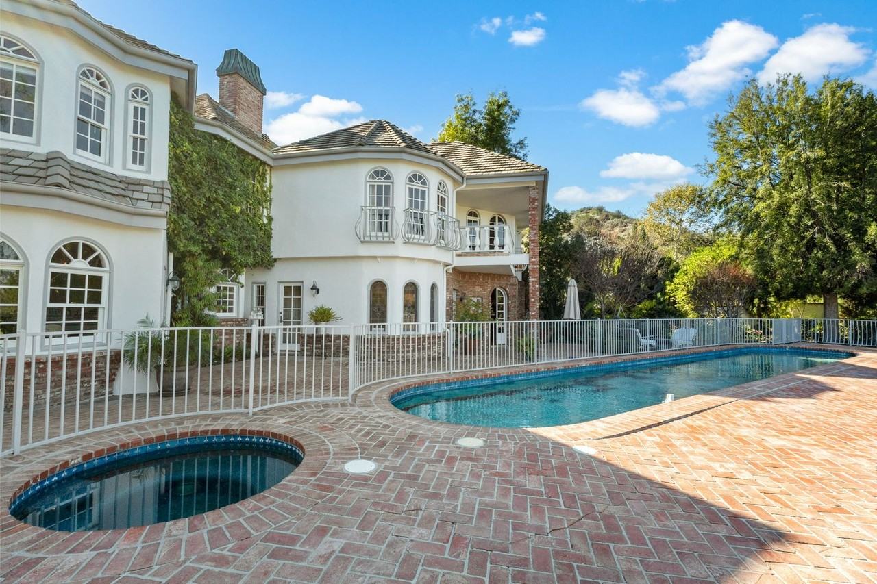 4548 Ellenboro Way - Photo 3 of 50