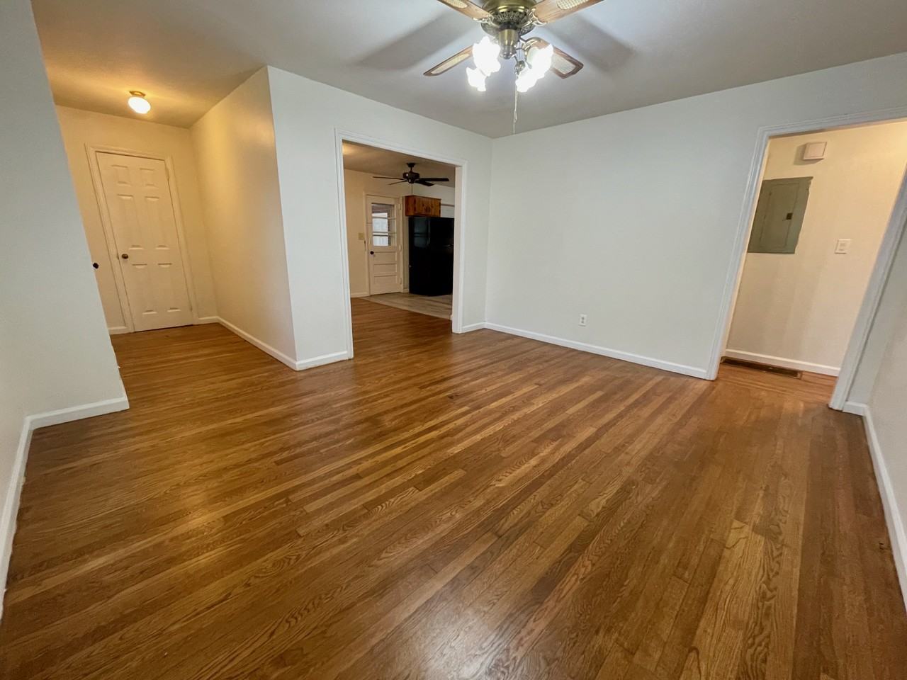 6328 Oakview Ln - Photo 7 of 45