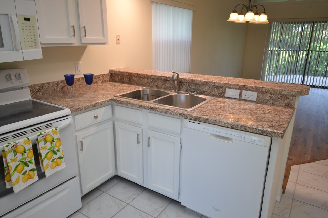 226 Woodlake Wynde - Photo 3 of 50