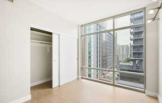 425 W Beech St - Photo 1 of 1