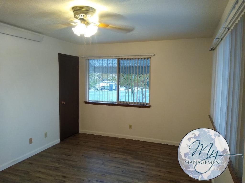 105 Rayborn Cir - Photo 5 of 23