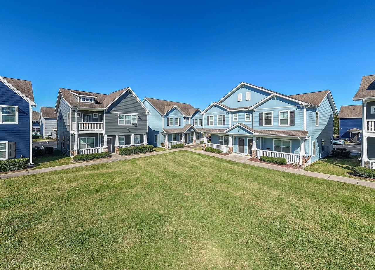 Cobalt Row - Photo 3 of 34