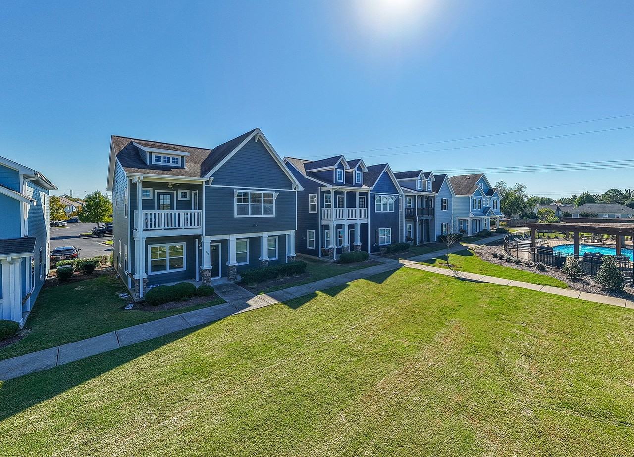 Cobalt Row - Photo 6 of 34