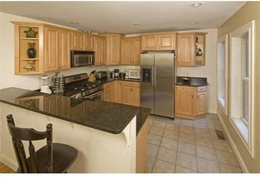 86 Windsor St #1 - Photo 3 of 4