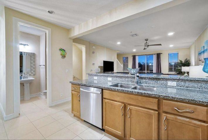 111 Southwest 2nd Avenue - Photo 3 of 8