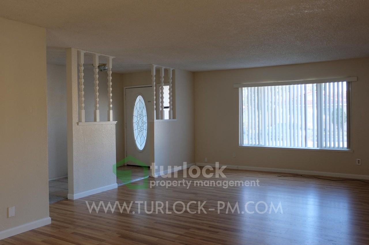 660 Hillsdale Drive - Photo 4 of 20