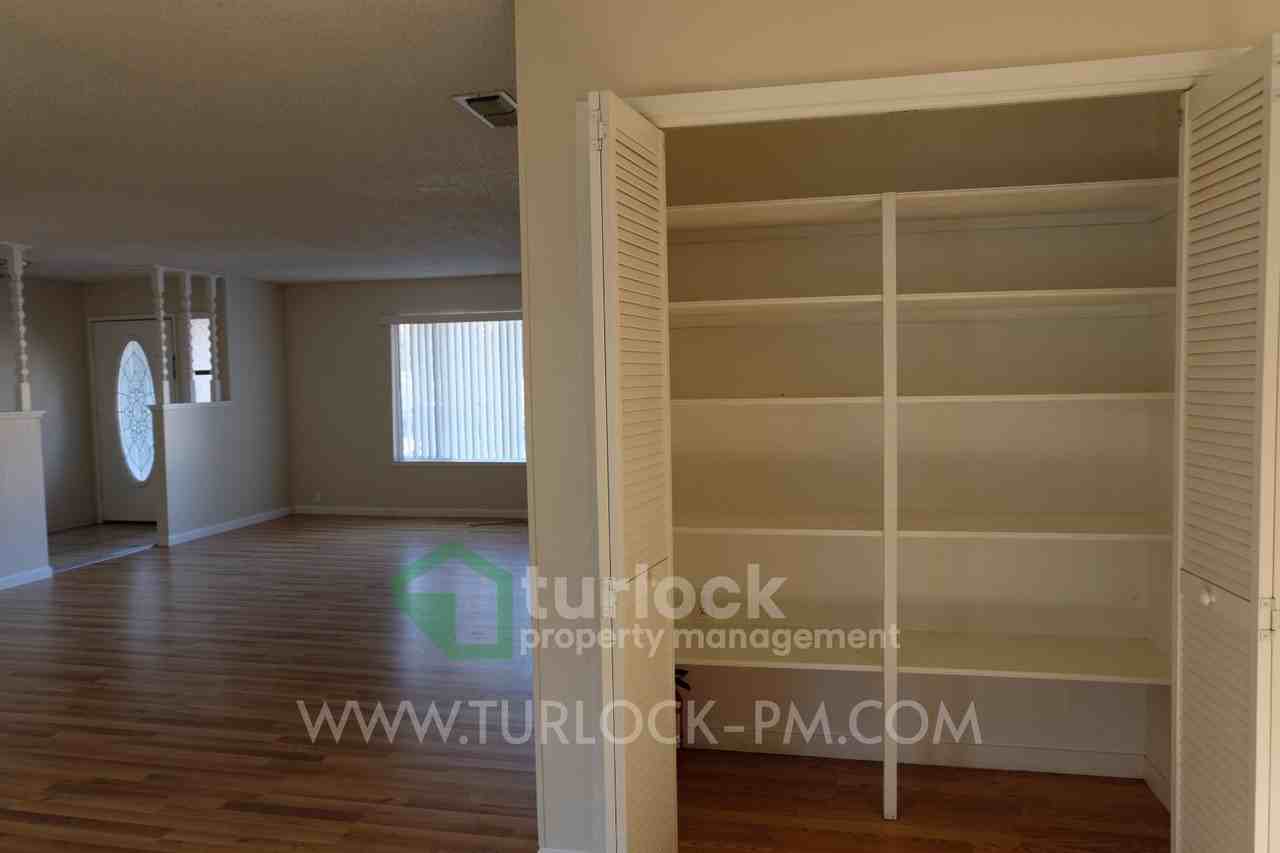 660 Hillsdale Drive - Photo 6 of 20