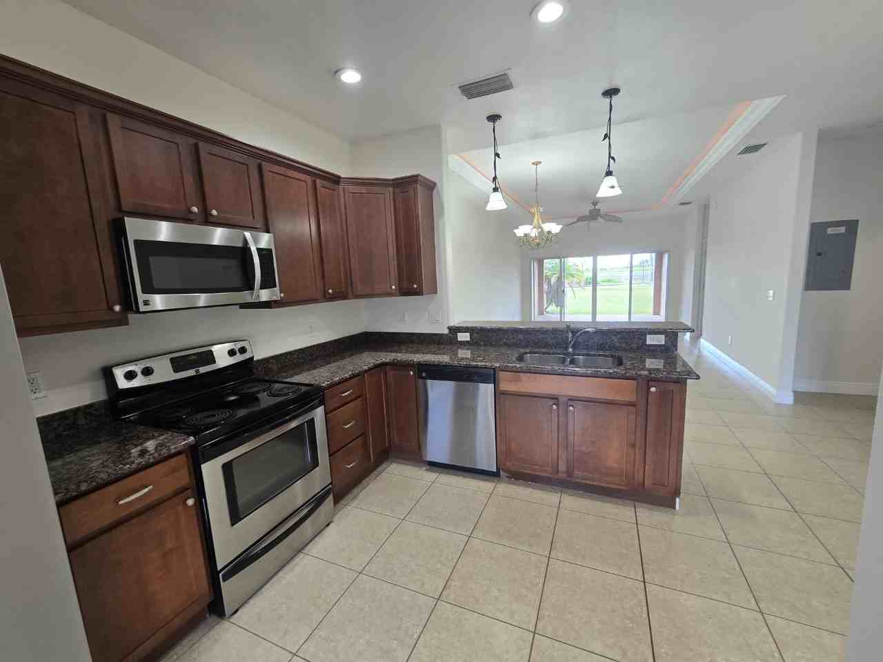 1033 Coronado Ct - Photo 4 of 11