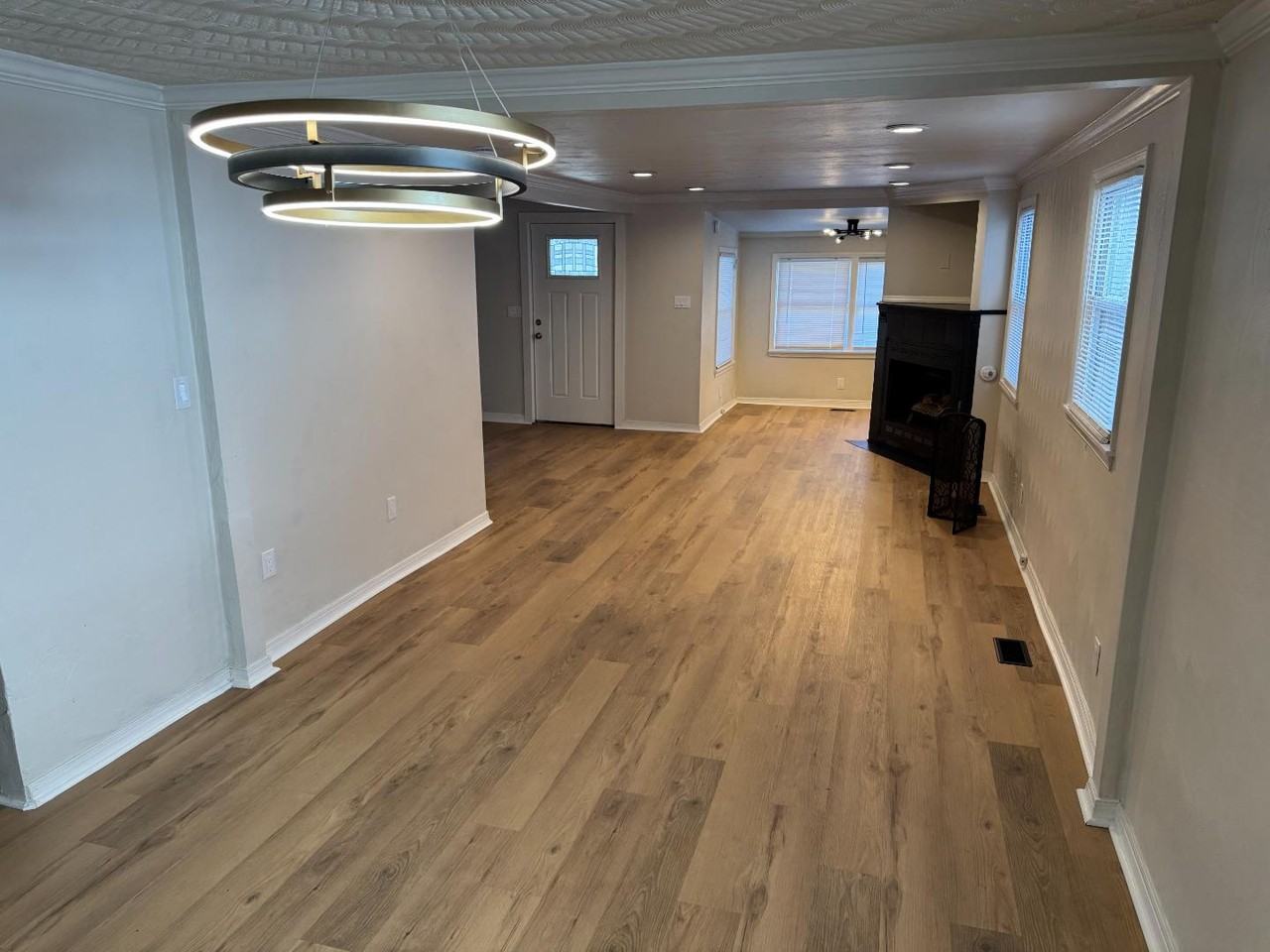 1316 22nd St - Photo 3 of 12