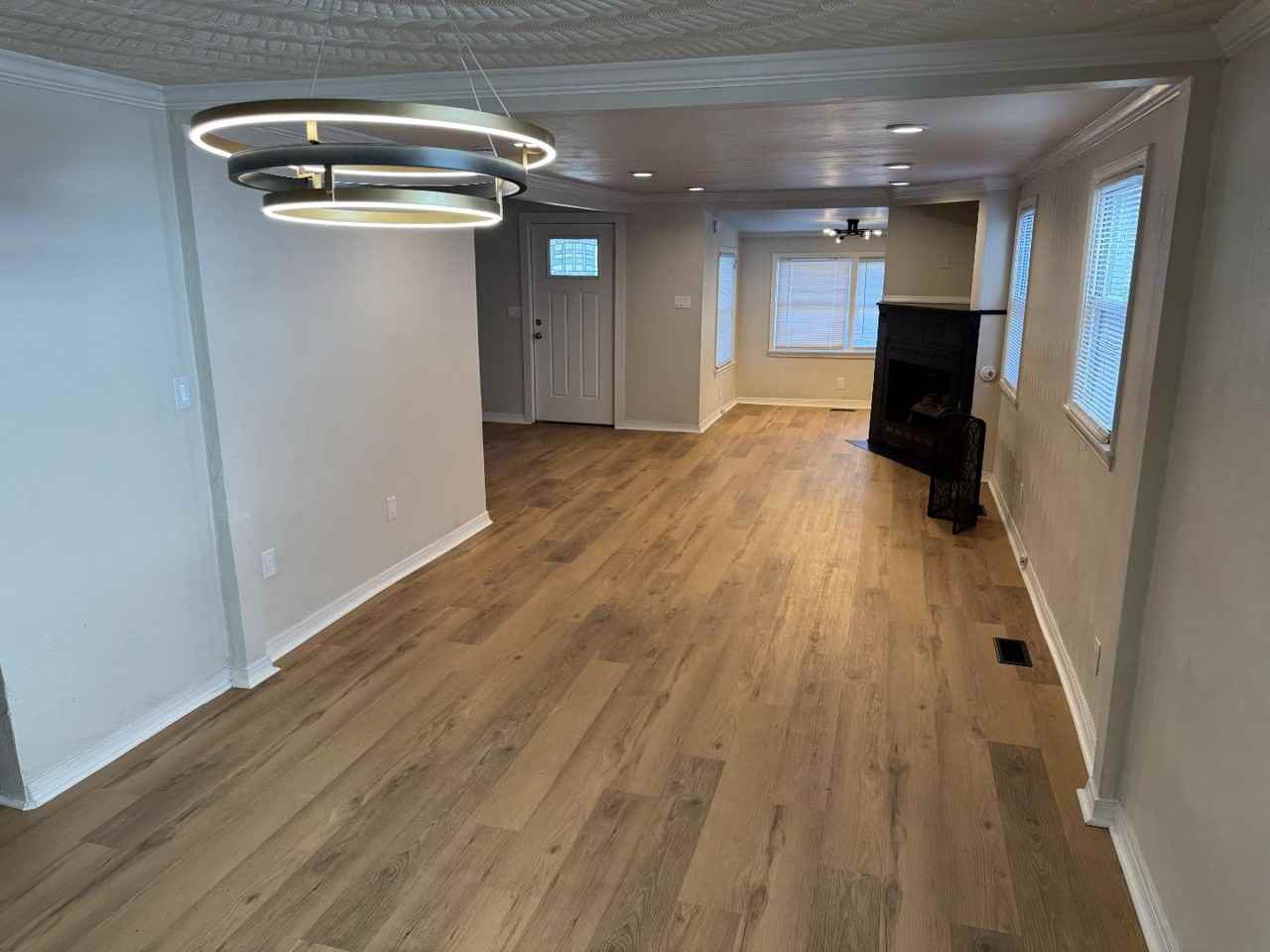 1316 22nd St - Photo 4 of 12