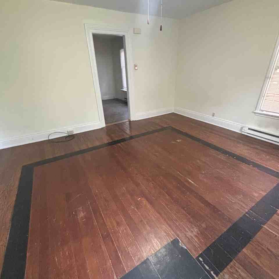 718 West Ionia Street ##3 - Photo 3 of 8